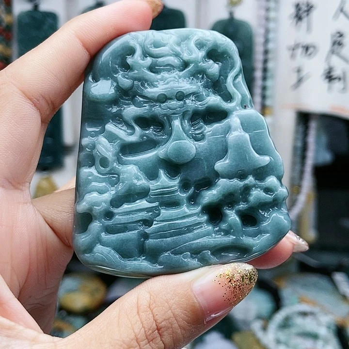 颈饰足铂镶嵌翡翠翡翠