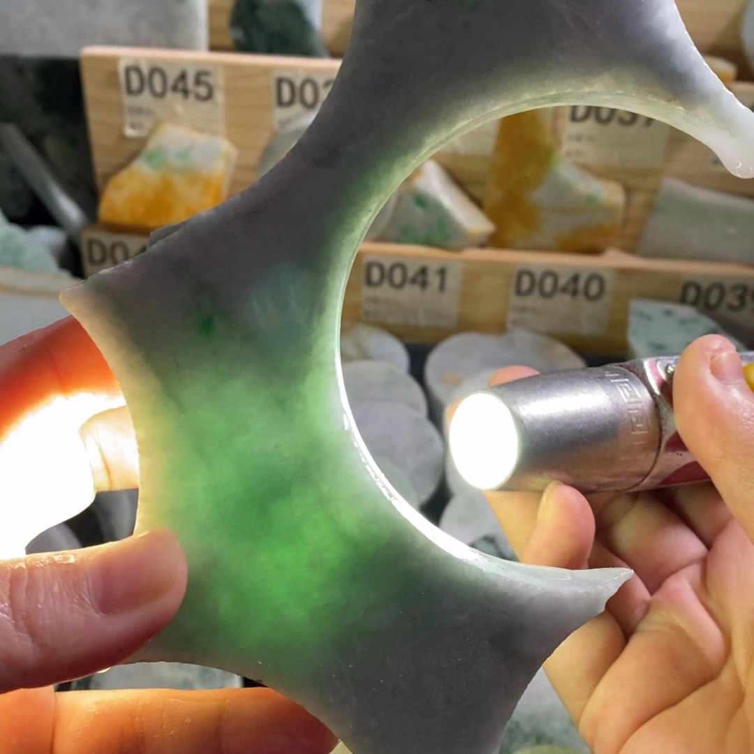 颈饰未镶嵌翡翠天然翡翠