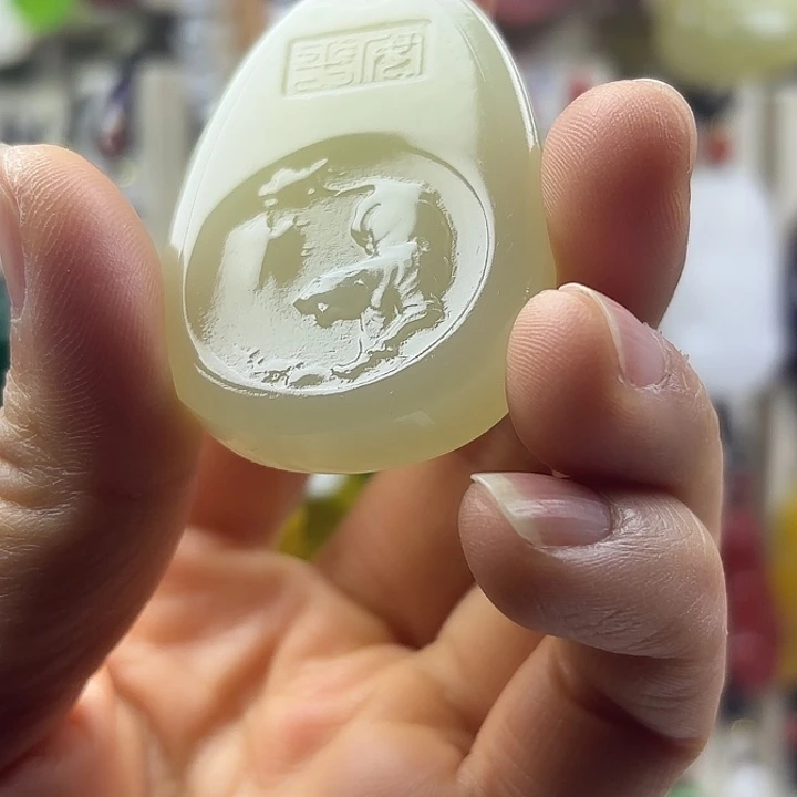 笑***人石英质玉未镶嵌颈饰