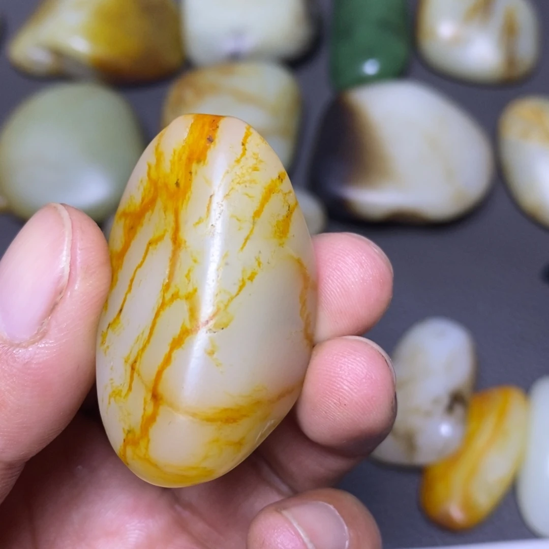 和田玉未镶嵌把件