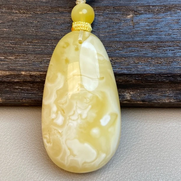 7.98克45.8×25.8×12.6毫俄料浓白蜡妖花蜜蜡水滴无事牌平安扣藏扣