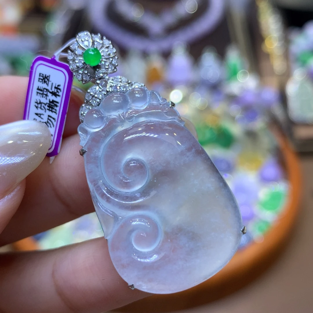 翡翠18K金镶嵌颈饰