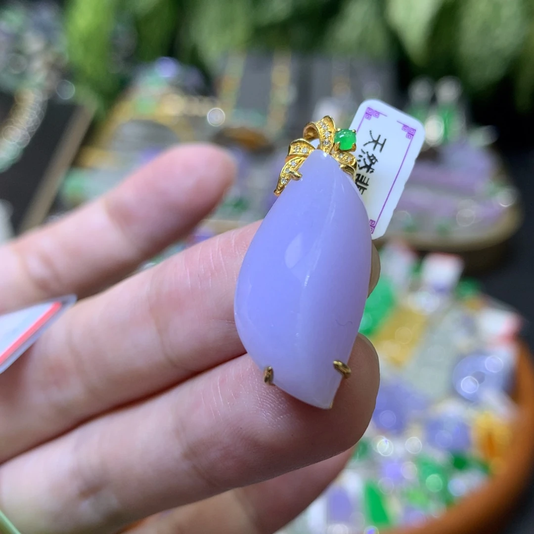 颈饰18K金镶嵌翡翠