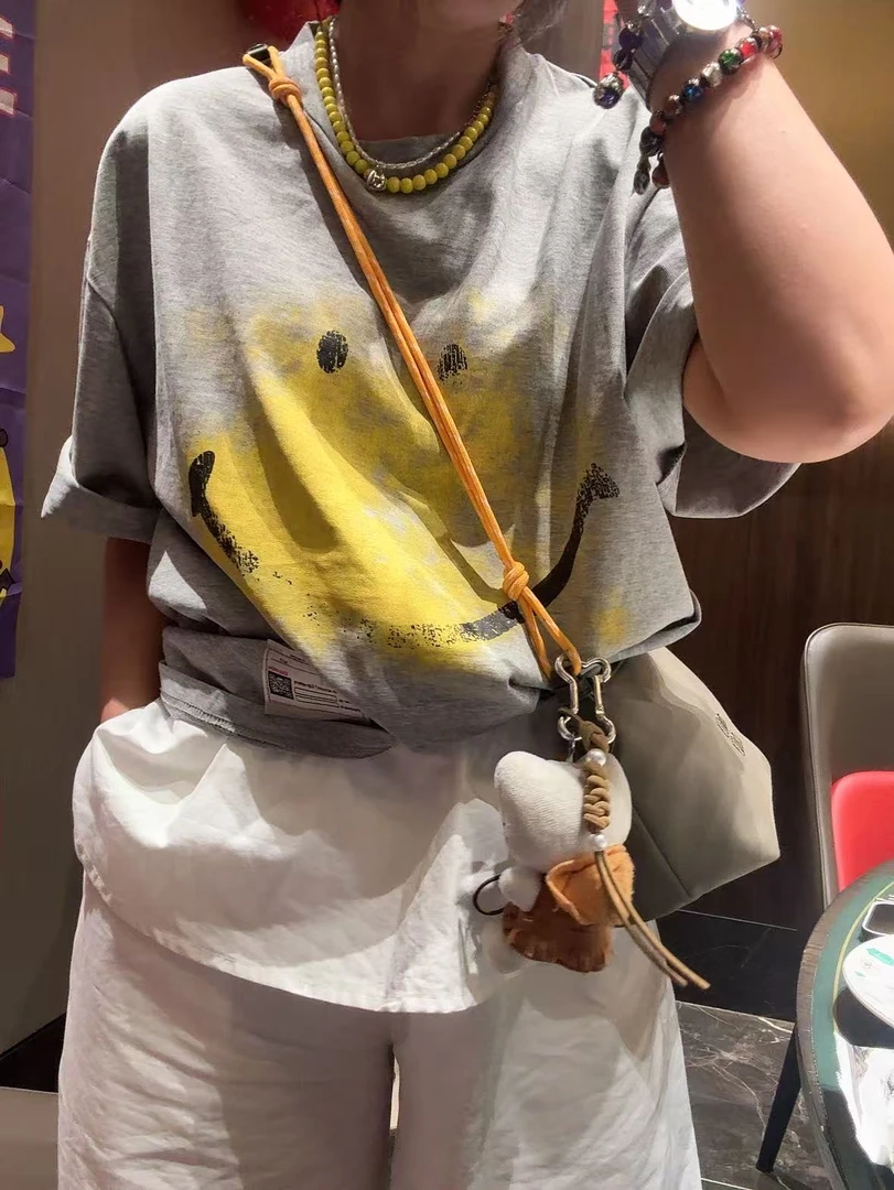 《赵小姐推荐》笑脸圆领T恤