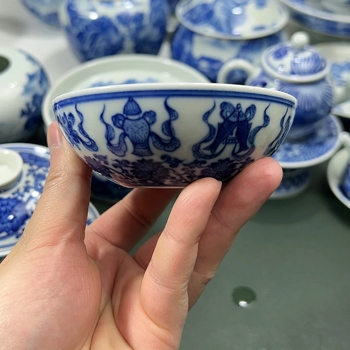 微瑕柴窑点工缠枝花卉八宝卧足杯