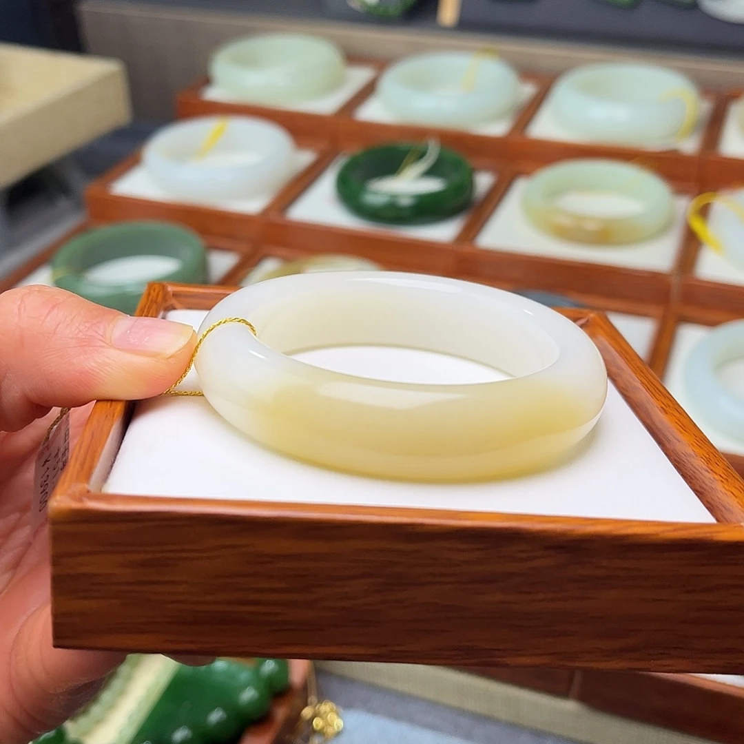 和田玉未镶嵌手镯51.1