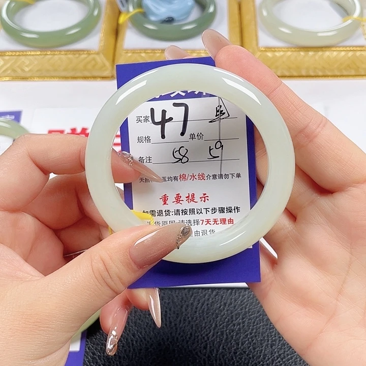 和田玉未镶嵌手镯