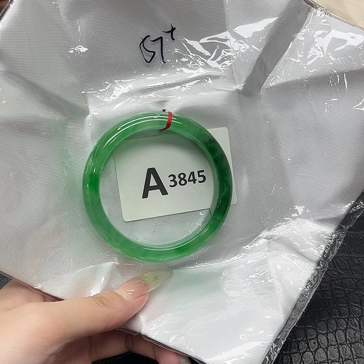 翡翠手镯未镶嵌默认微瑕