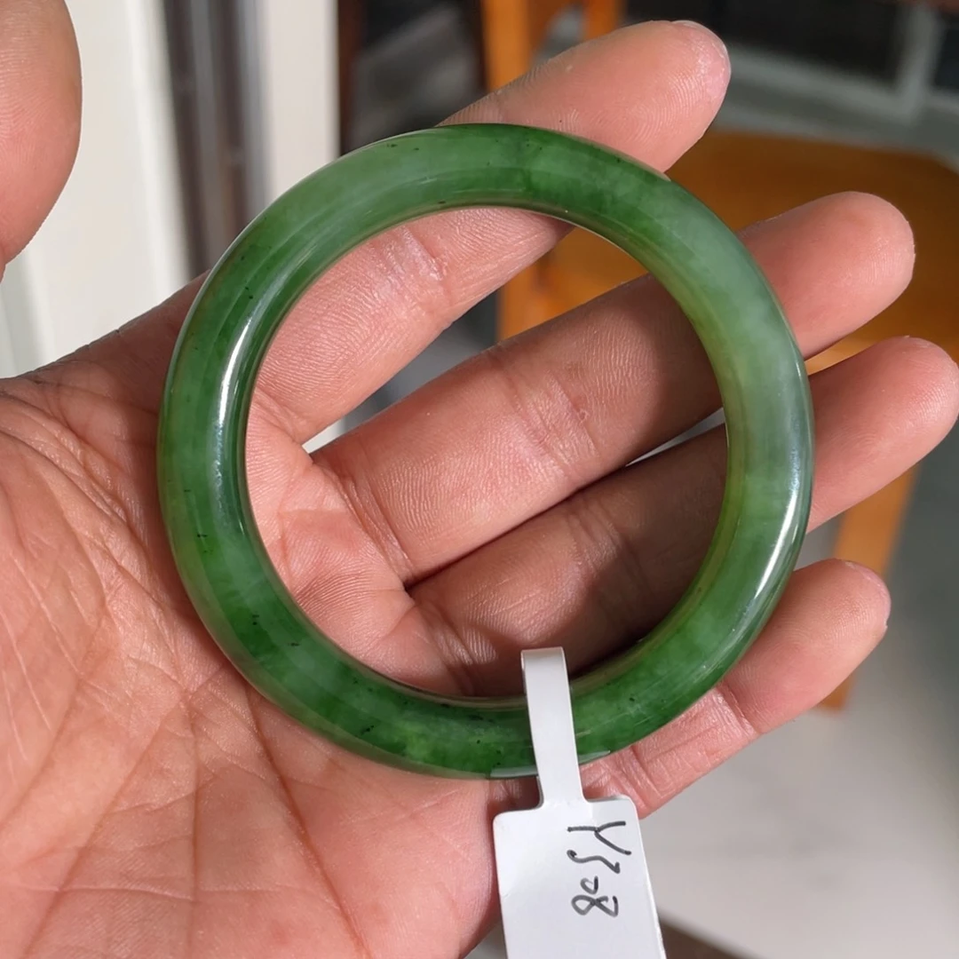 和田玉（碧玉）手镯未镶嵌遇**子