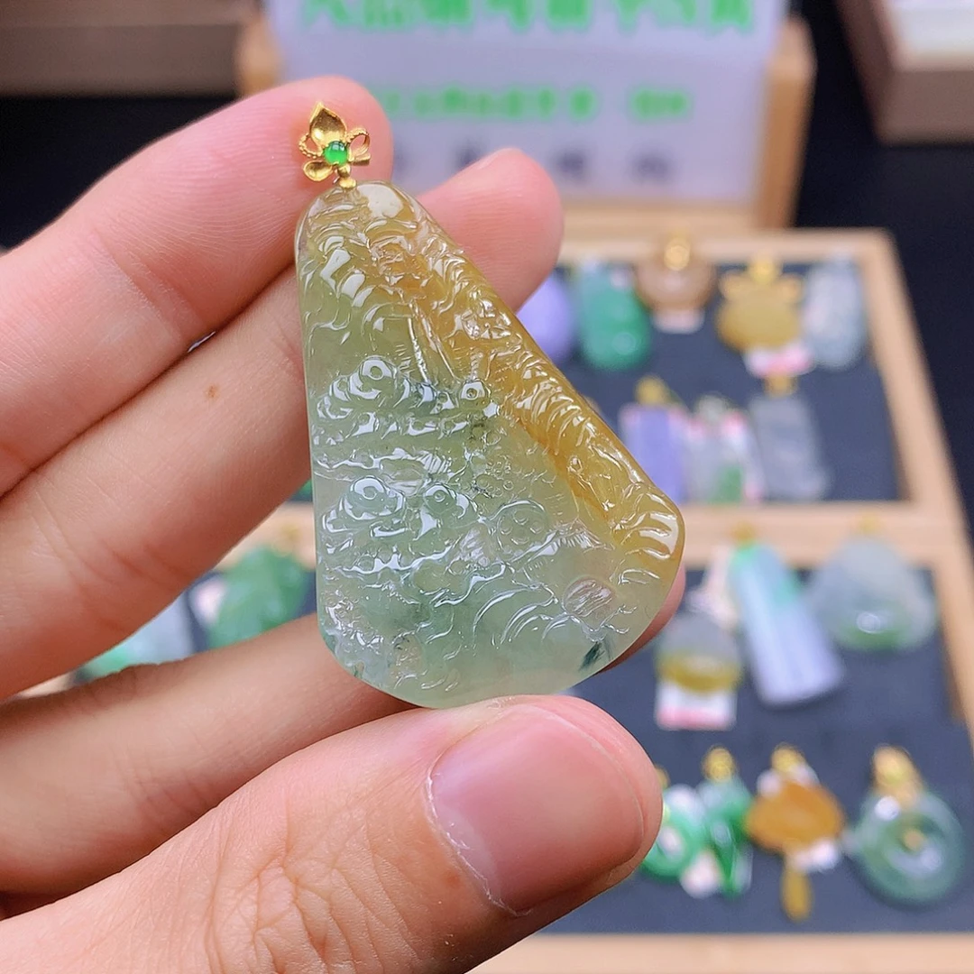 翡翠18K金镶嵌颈饰翡翠