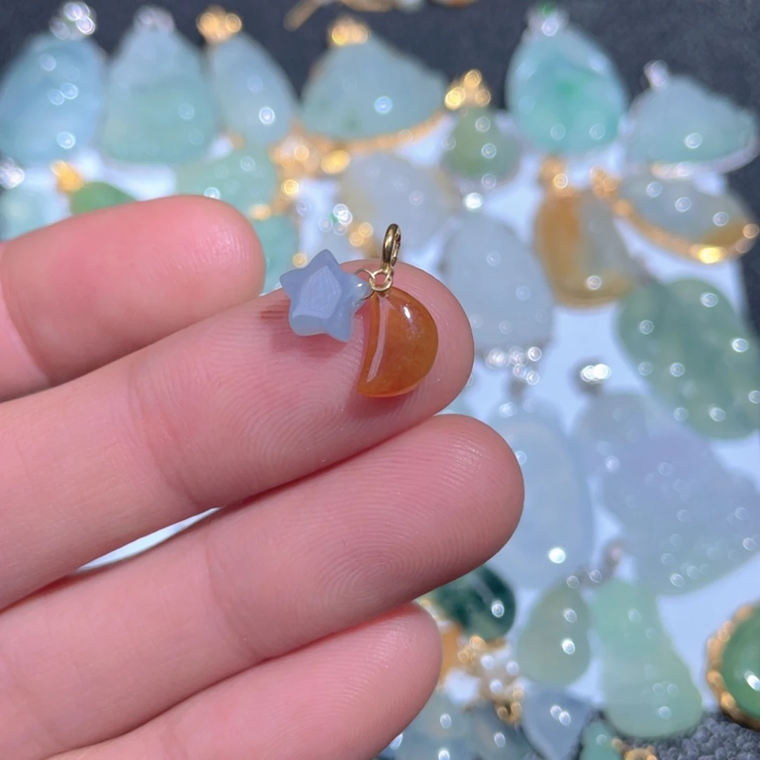 翡翠颈饰18K金镶嵌翡翠