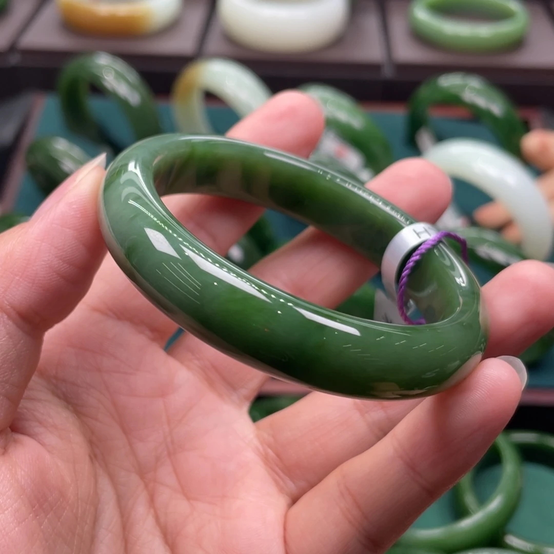 和田玉未镶嵌手镯