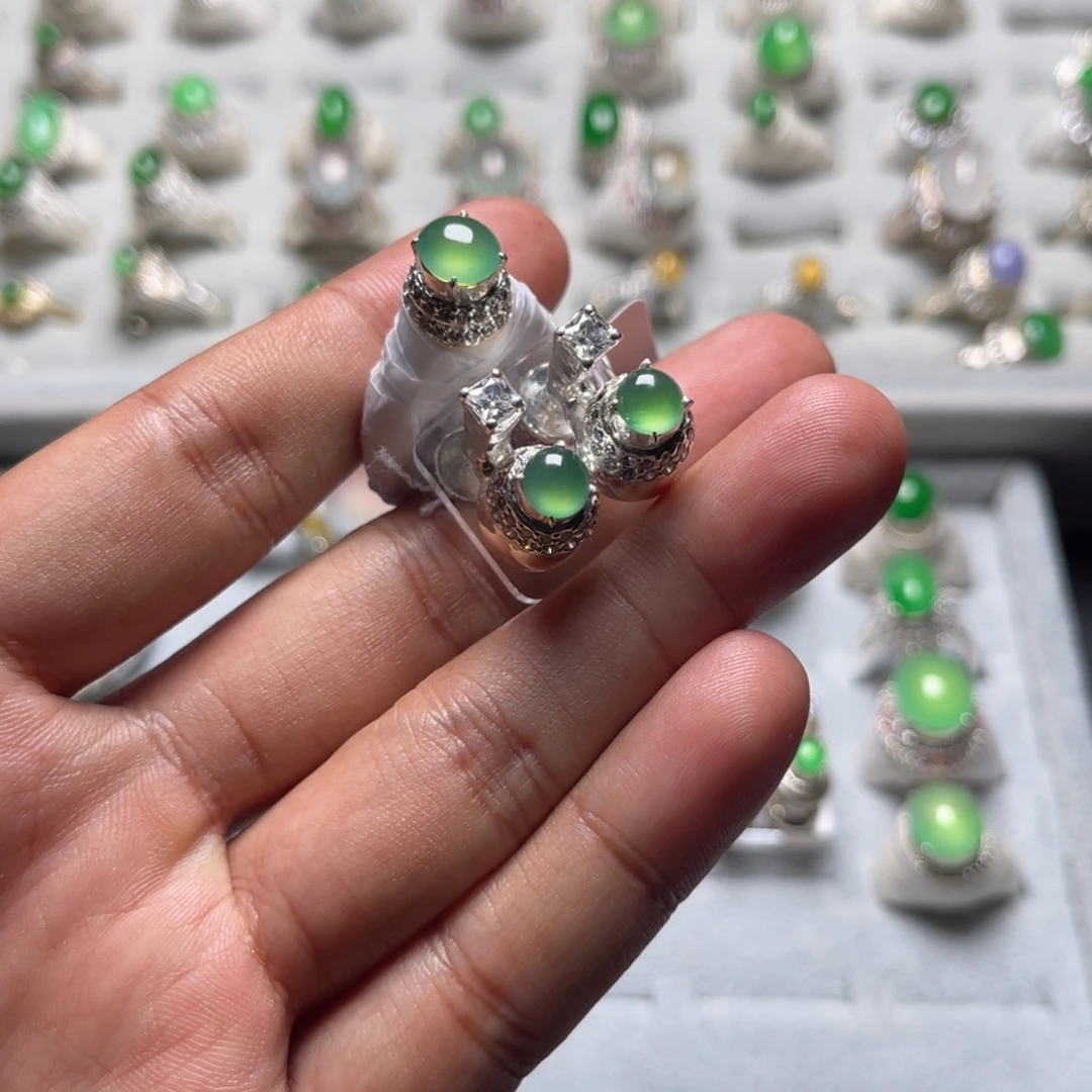 未镶嵌定制翡翠三颗清新款