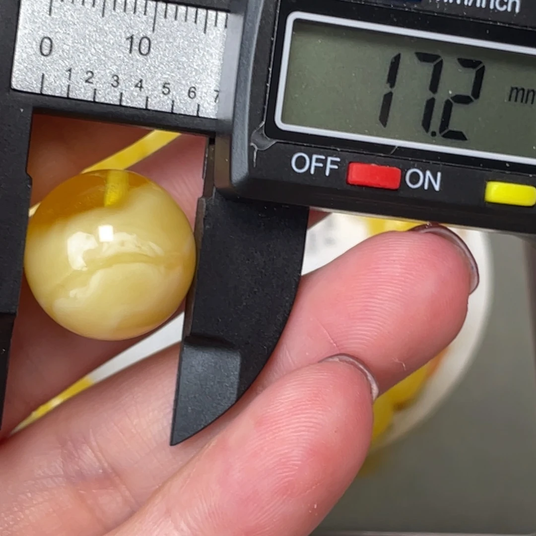 未镶嵌琥珀裸石微瑕517