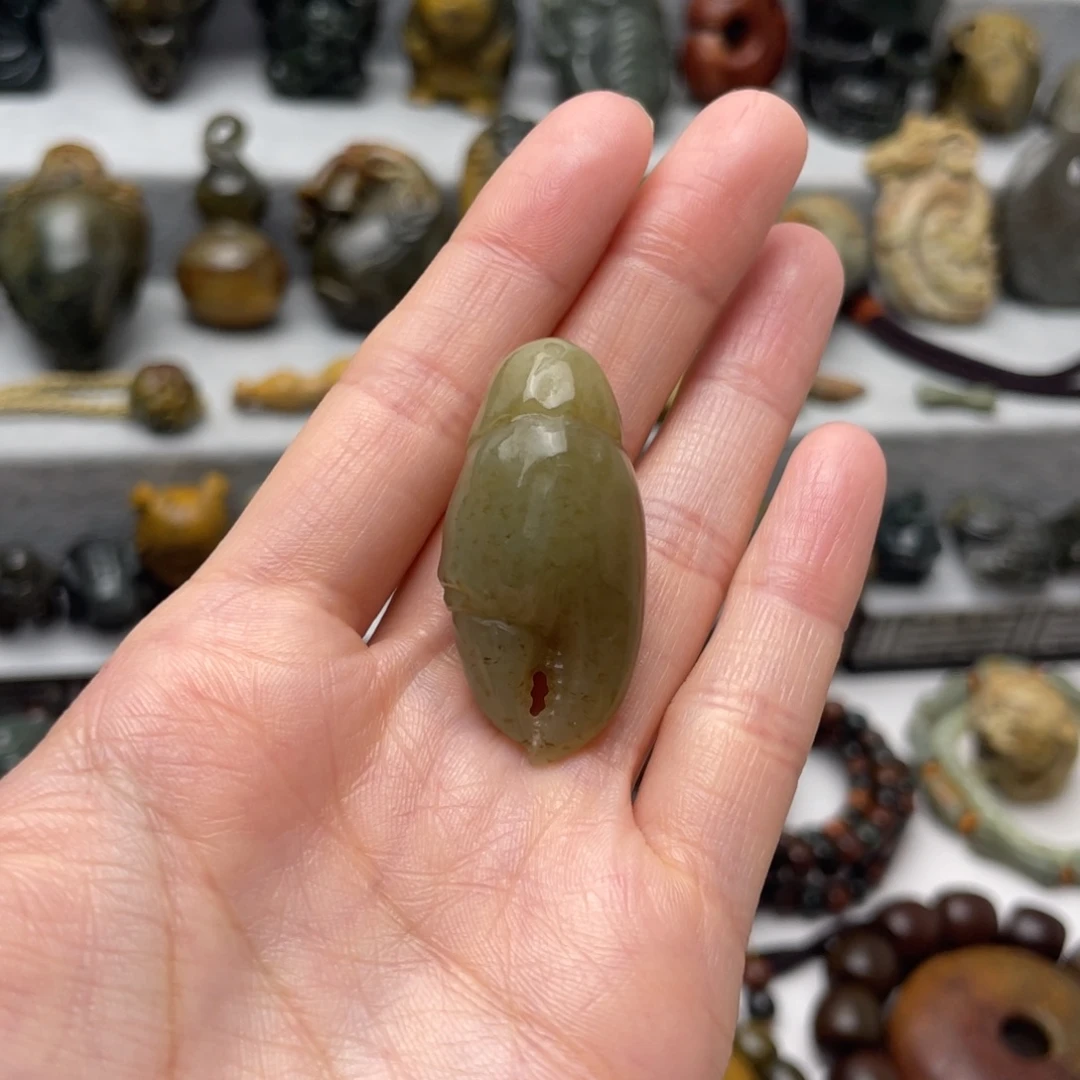 未镶嵌岫岩老玉（透闪石质玉）挂件