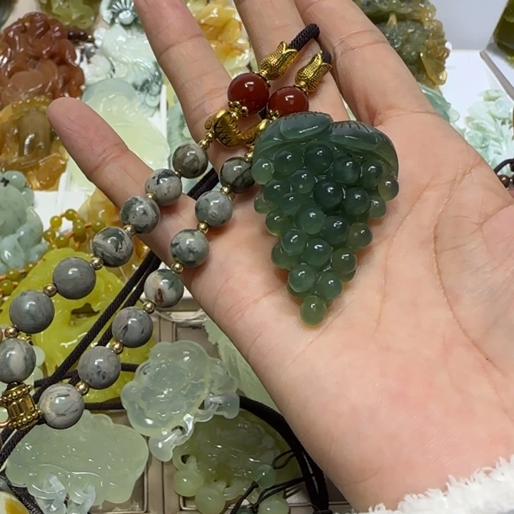 蛇纹石玉吊坠未镶嵌