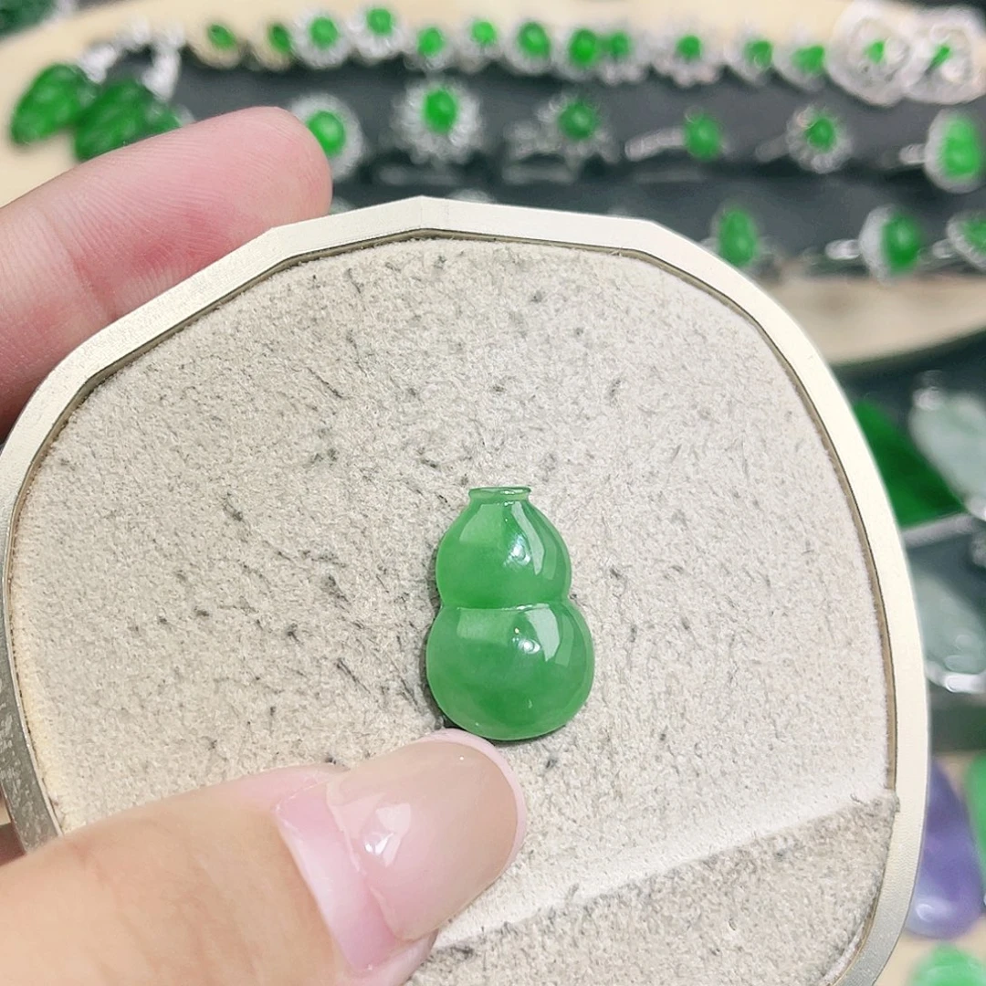 翡翠未镶嵌挂件裸石