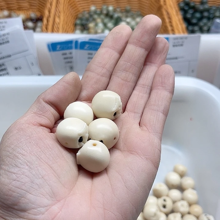 白玉菩提吊坠瑕疵牙国幽灵2卡灯牌宠3