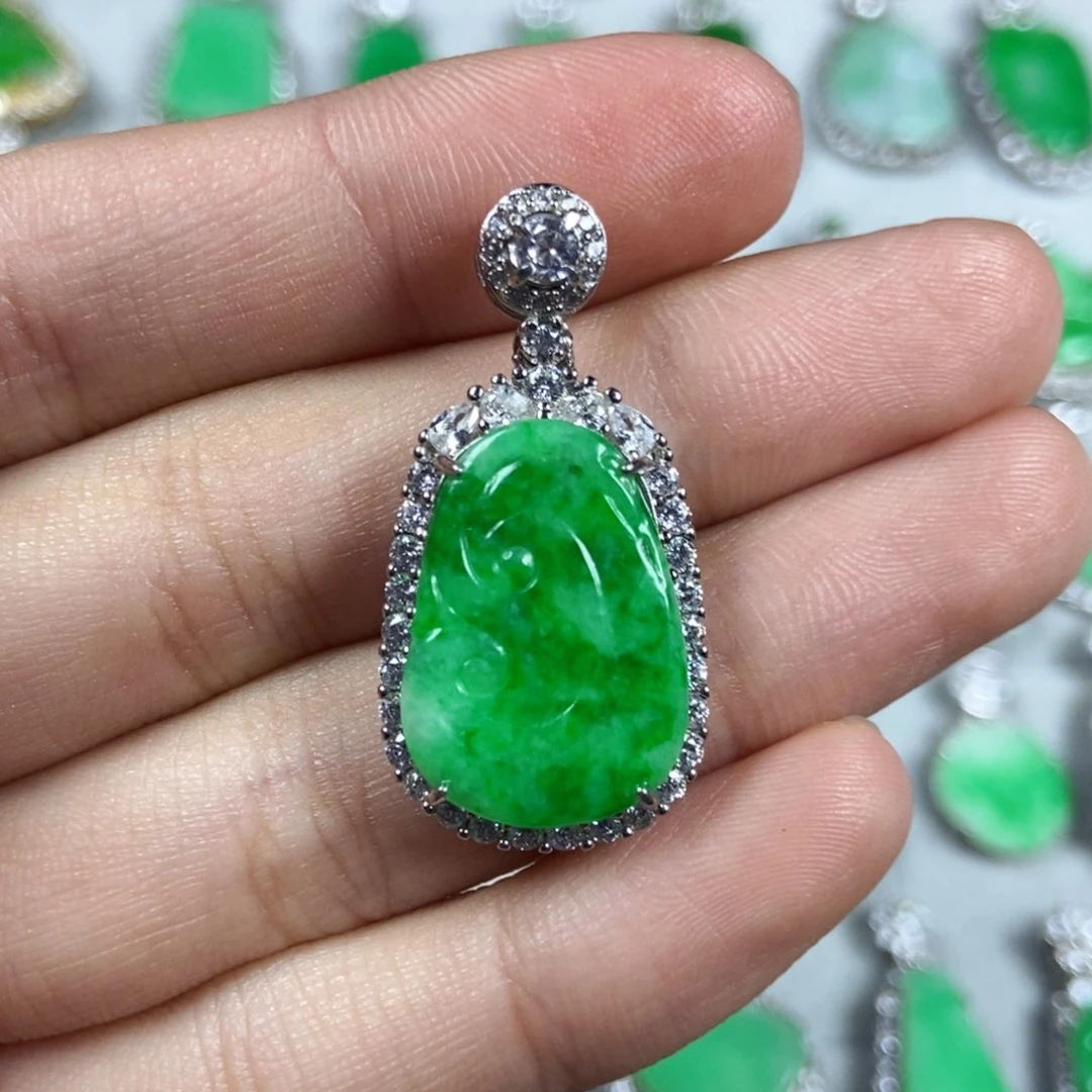 颈饰未镶嵌翡翠如意