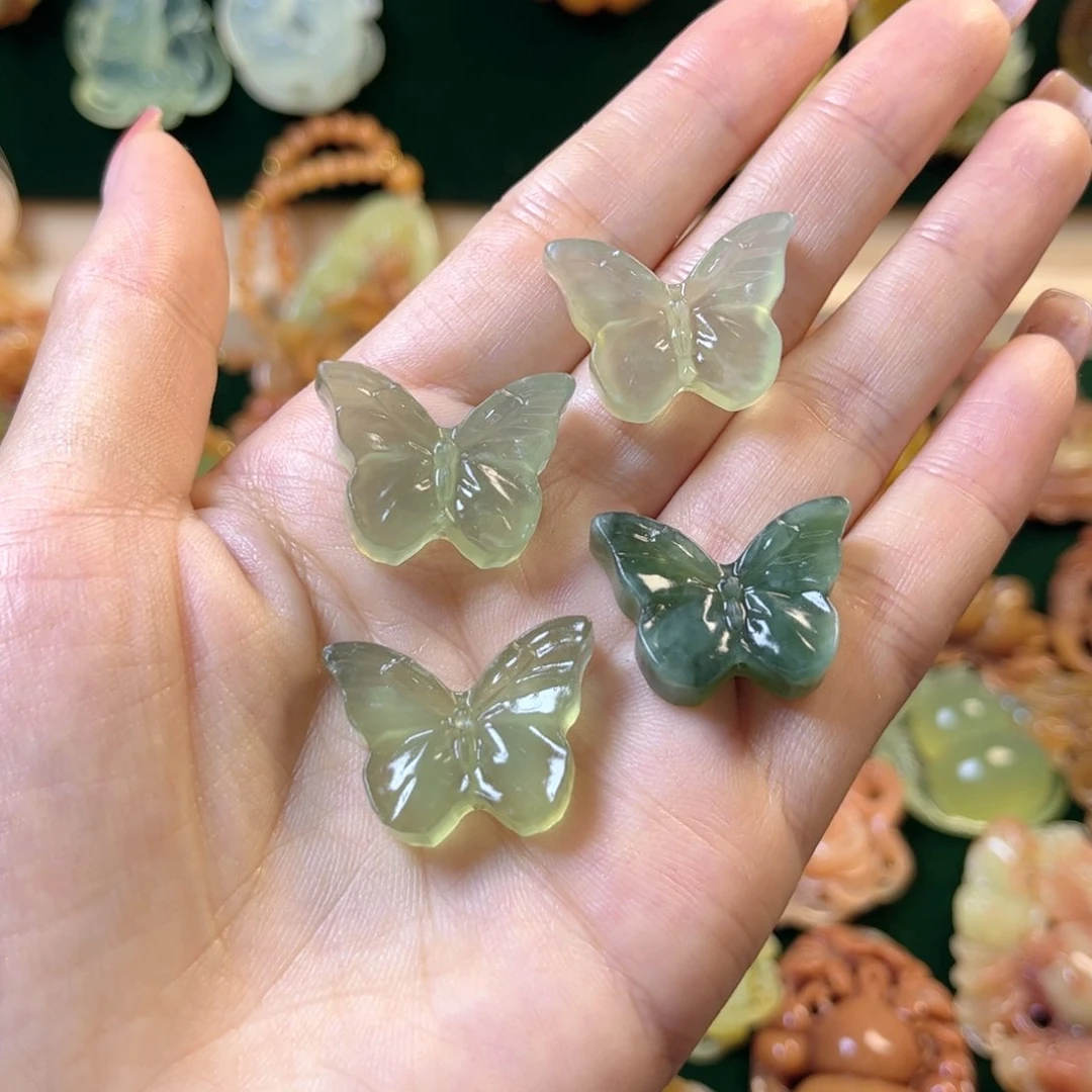 蛇纹石玉未镶嵌颈饰衣***装