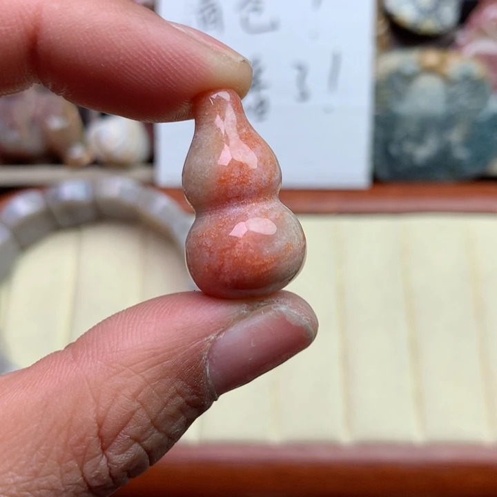 硅化珊瑚（珊瑚玉）颈饰未镶嵌