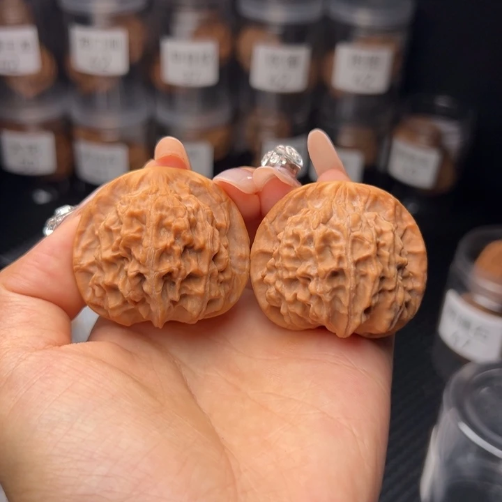 小***.文玩核桃吊坠天地