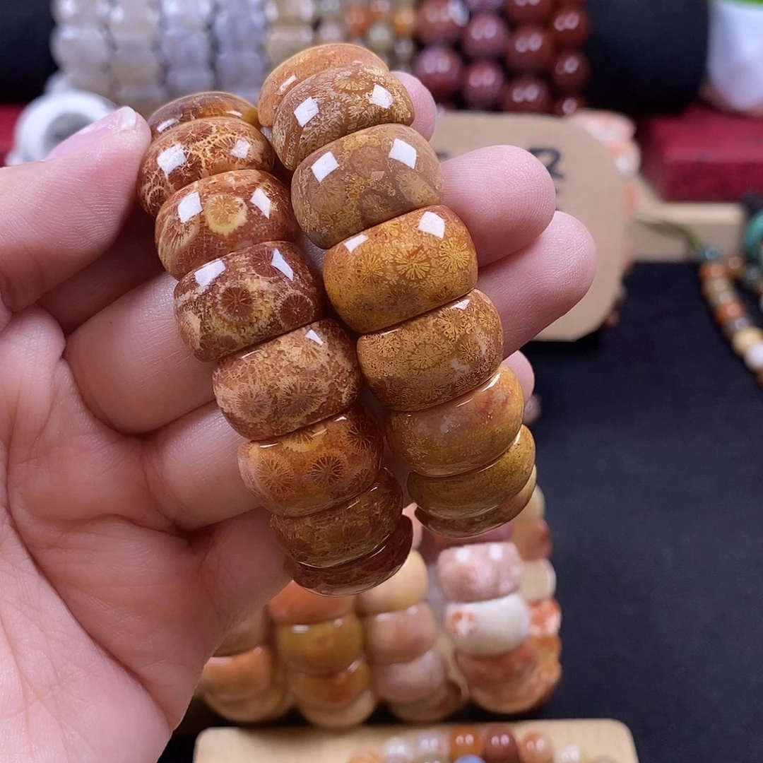 l***宝硅化珊瑚（珊瑚玉）未镶嵌手牌