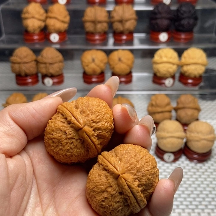 文玩核桃把件53铁绣球