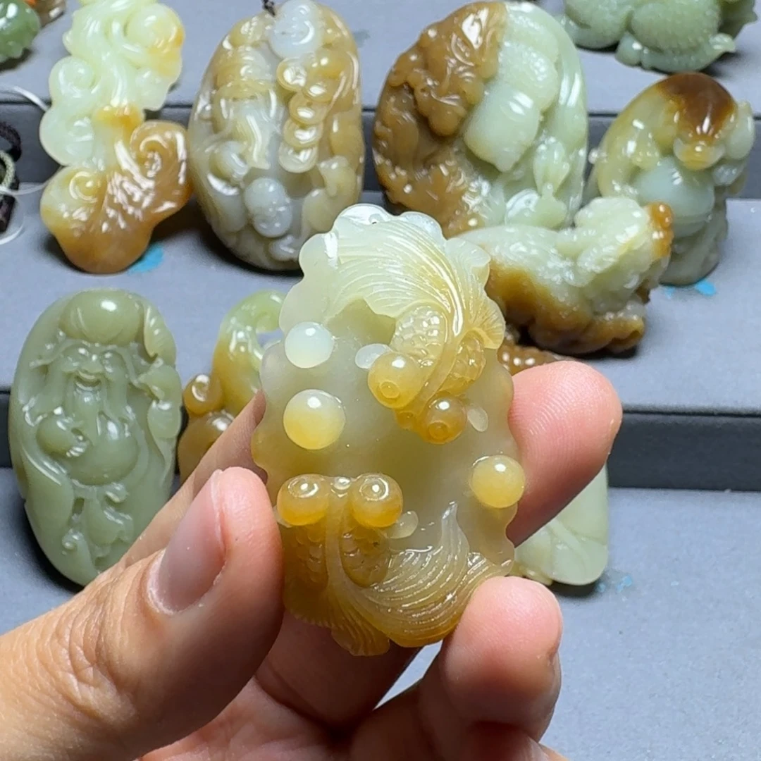 和田玉未镶嵌颈饰