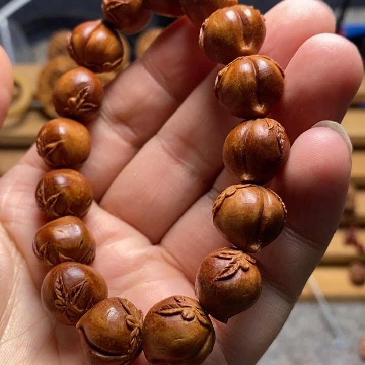 桃核手工雕刻寿桃