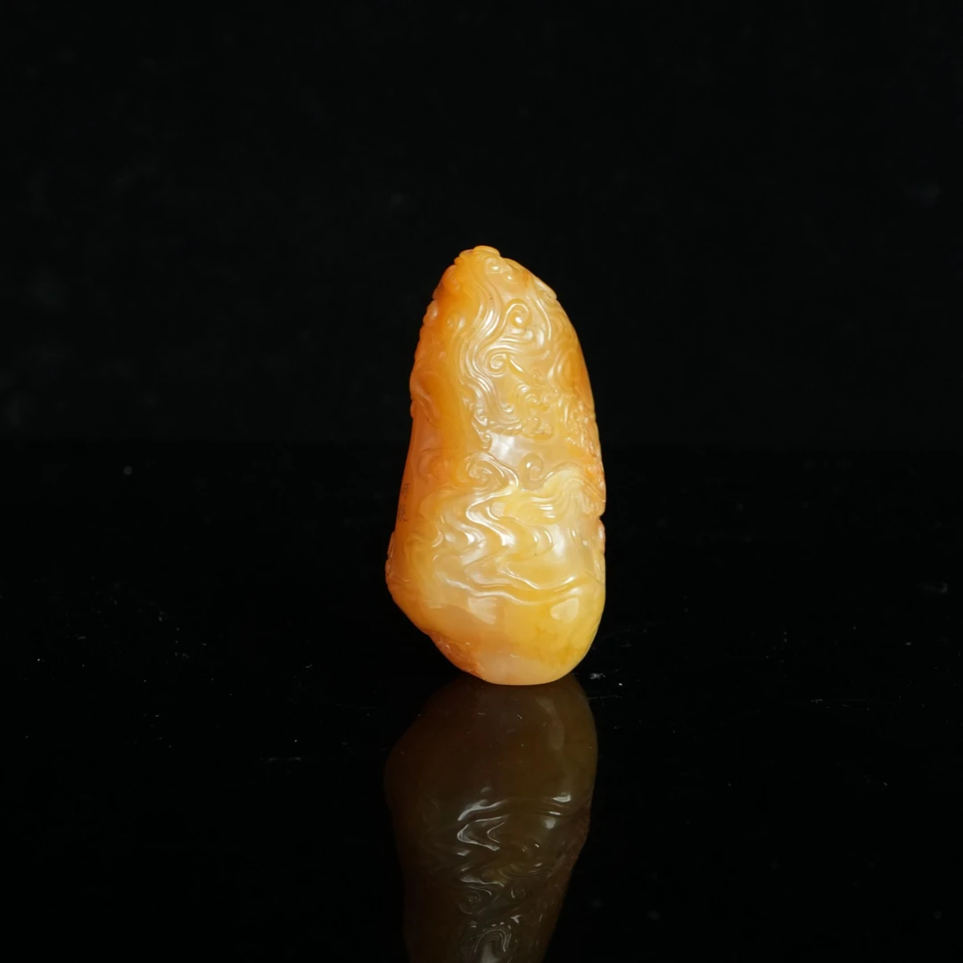 Lot8902田黄石山水摆件（陈可铣）54.45/保利