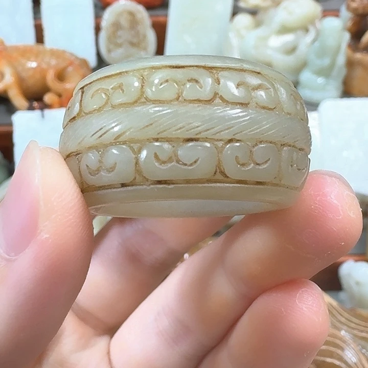 和田玉未镶嵌把件