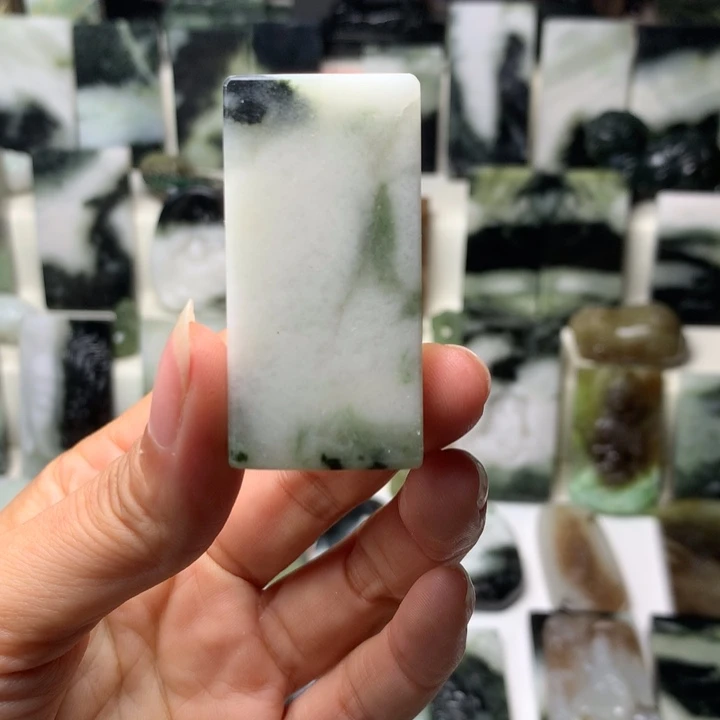 独山玉未镶嵌颈饰