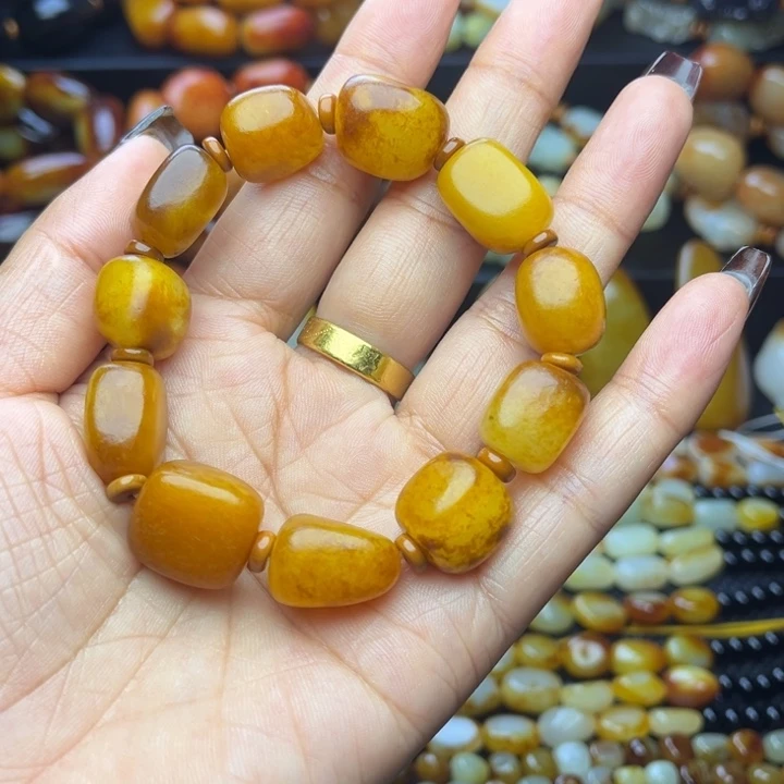 归***人和田玉未镶嵌颈饰