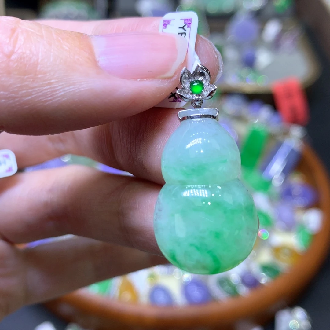 【闪购商品】翡翠颈饰18K金镶嵌翡翠吊坠项链