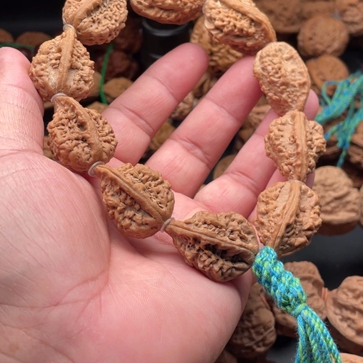 文玩核桃吊坠无****^1绣花鞋