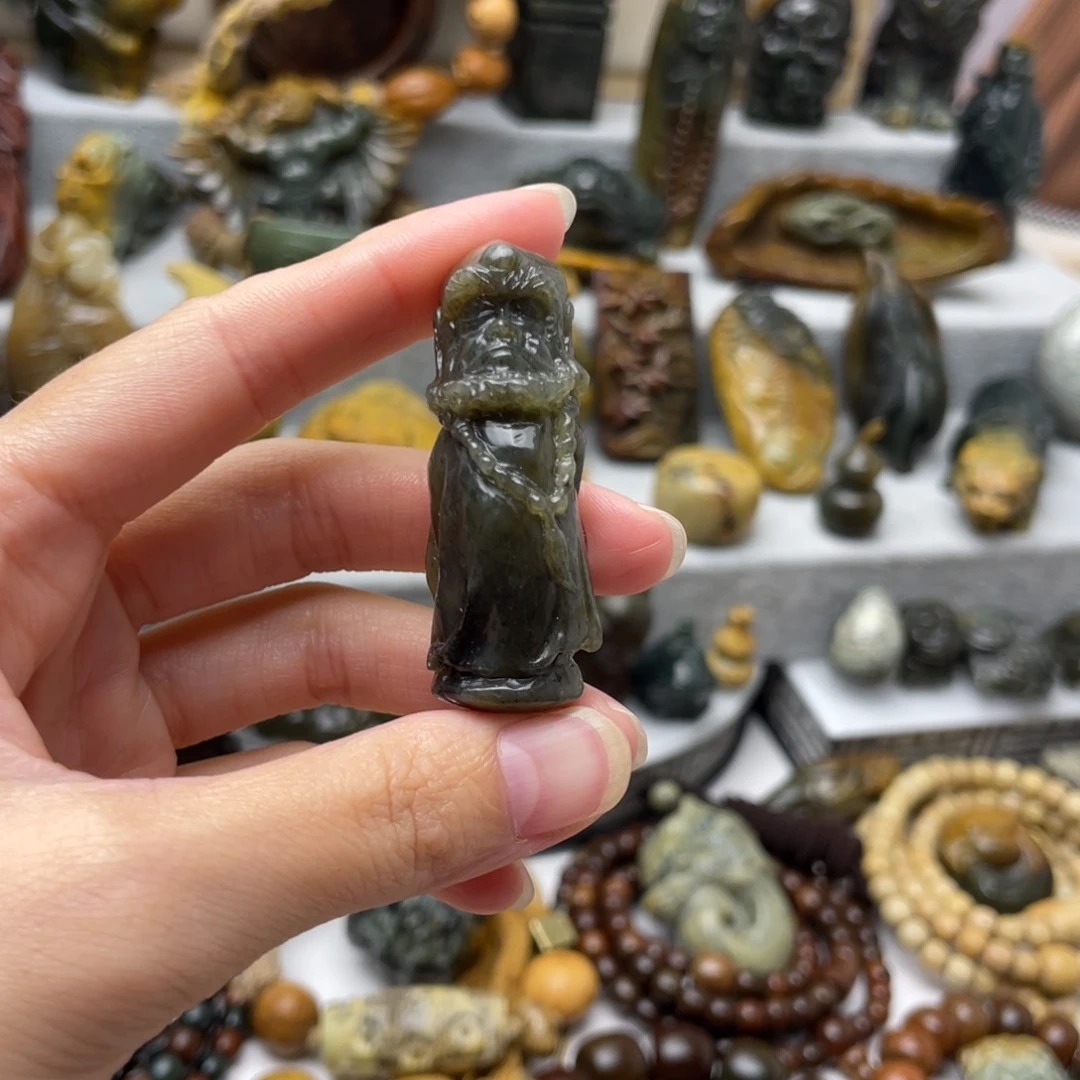 透闪石质玉未镶嵌把件