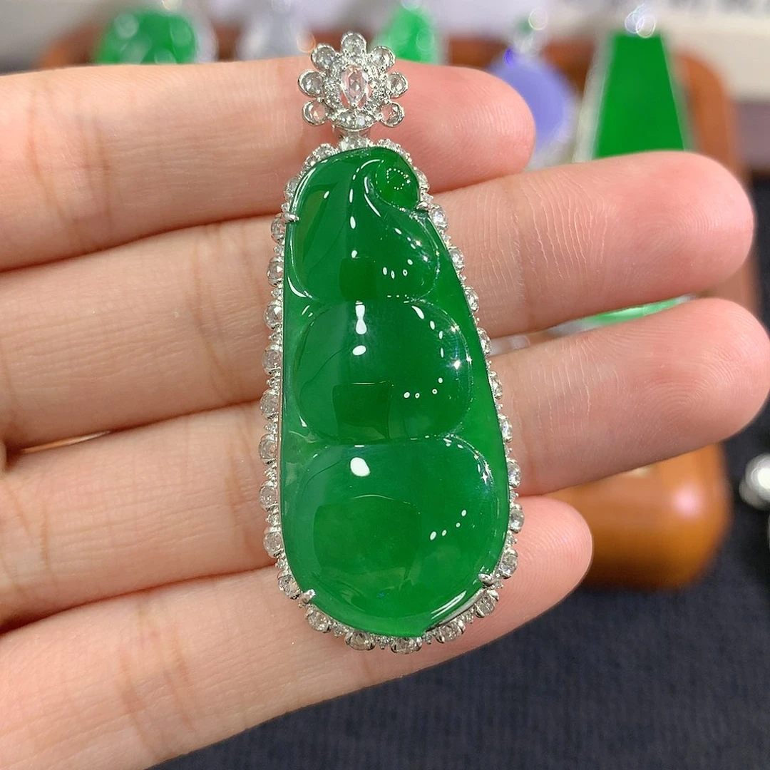 【闪购商品】吊坠(不含链)18K金镶嵌翡翠福豆