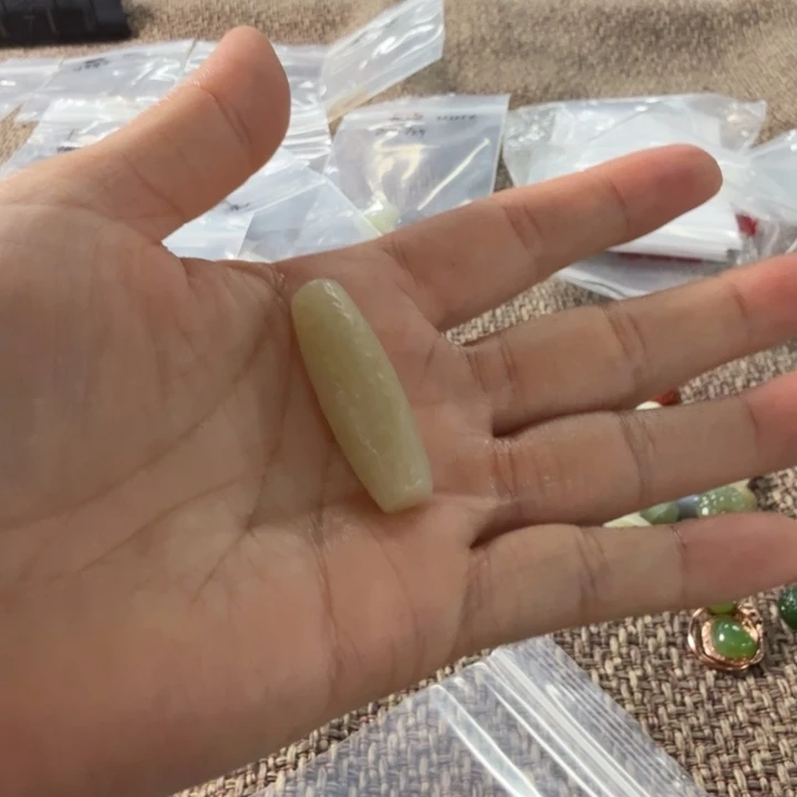 *****和田玉未镶嵌颈饰