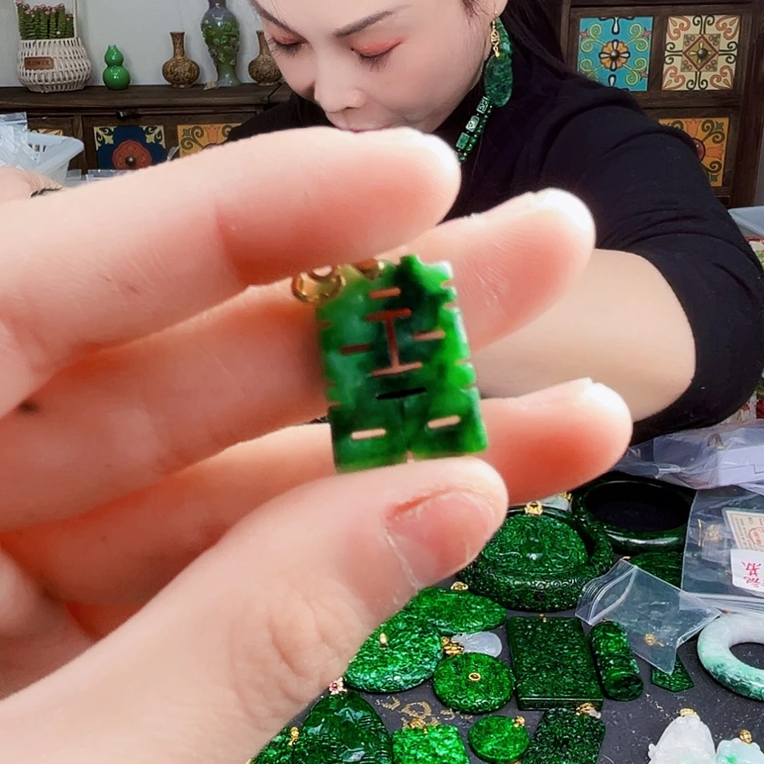 颈饰银S925镶嵌翡翠多样性