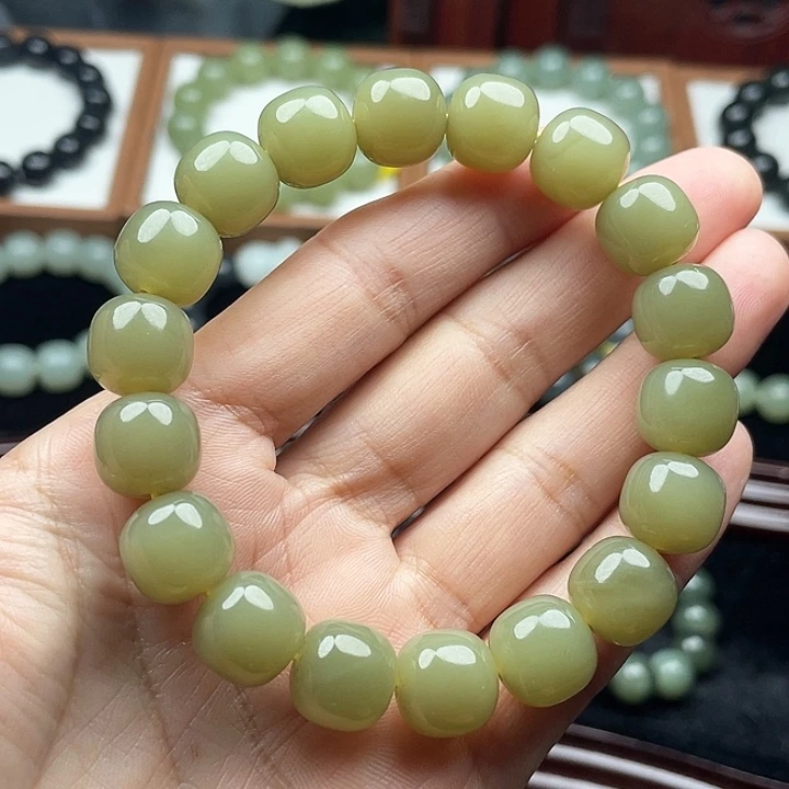 和***店和田玉未镶嵌手串