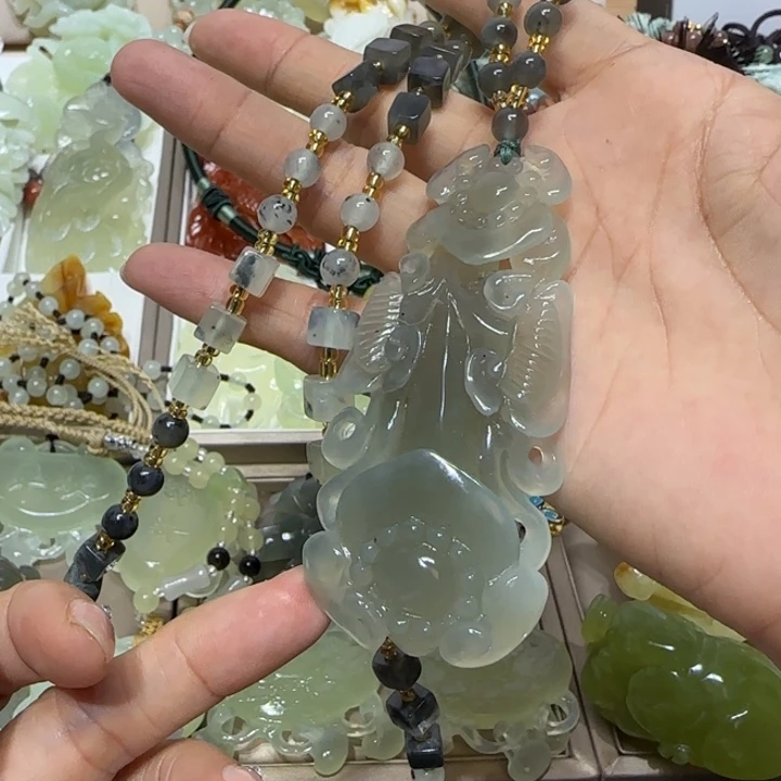 蛇纹石玉吊坠未镶嵌