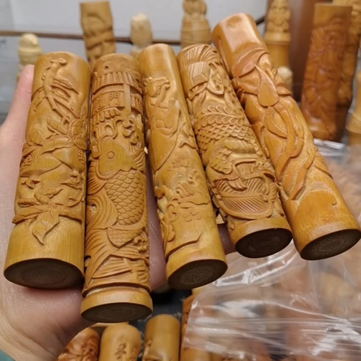 。****竹红皮料子浮雕山麒麟竹