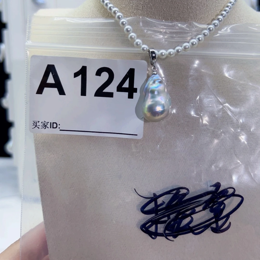 摩***女淡水珍珠合金颈饰