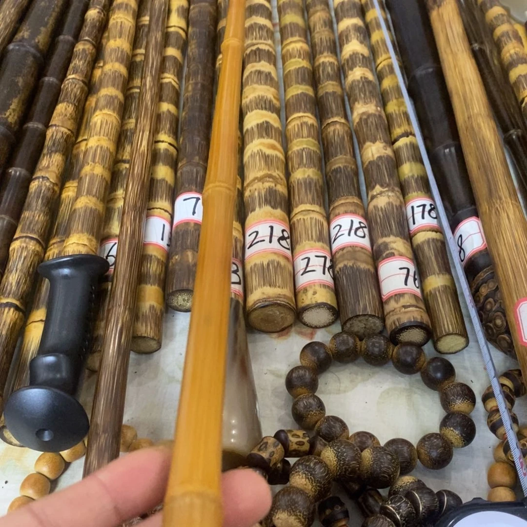 齐*伟实心玉竹手把件文玩70