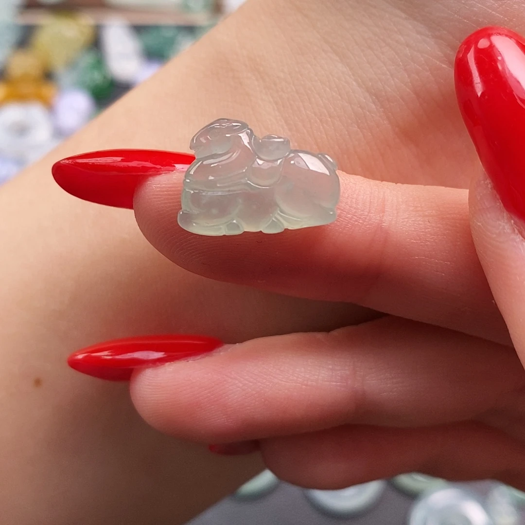 翡翠未镶嵌颈饰马上有钱