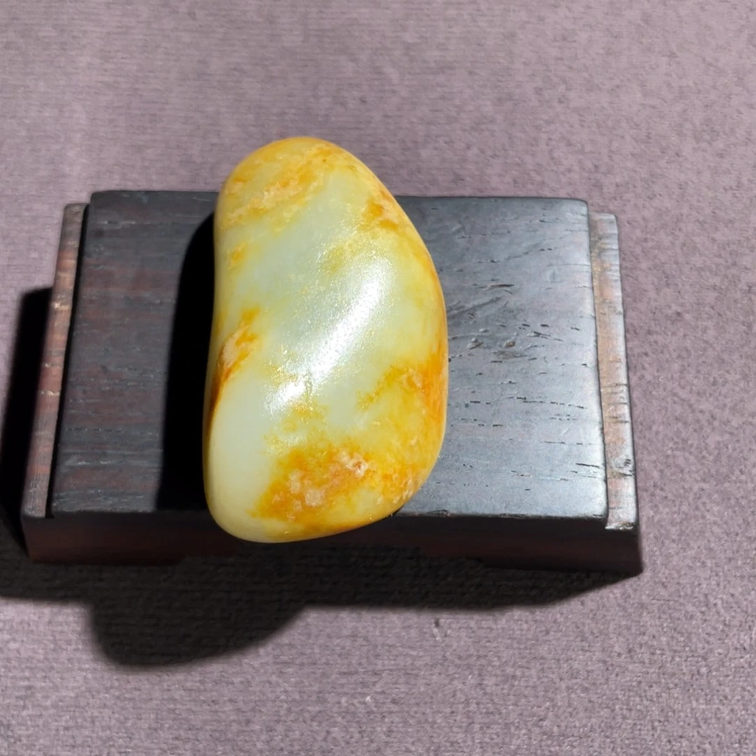 和田玉未镶嵌把件