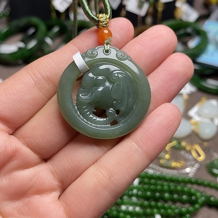 和田玉未镶嵌颈饰