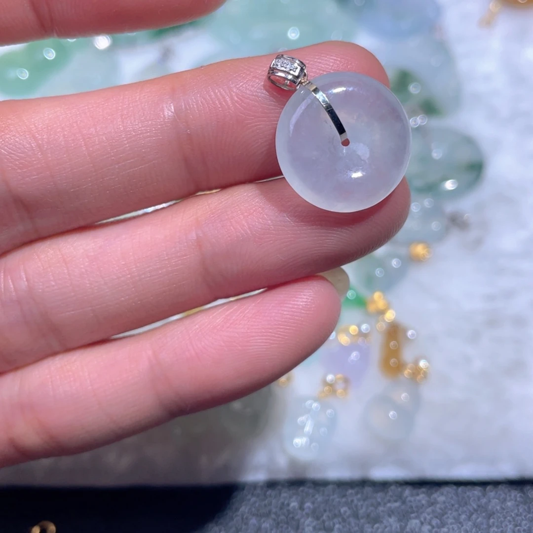 翡翠18K金镶嵌颈饰翡翠