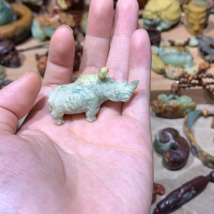 未镶嵌岫岩河磨玉（透闪石质玉）把件